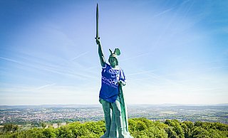 Das Hermannsdenkmal in Detmold im temporären neuen Look. - Mike-Dennis Müller