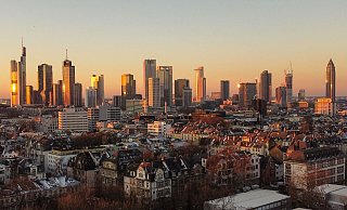 Begehrte Lage: Die Mieten im Bankenviertel steigen rasant (Archivbild) - Boris Roessler/dpa