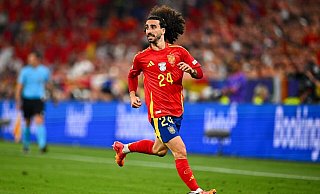 Spaniens Marc Cucurella ist beim EM-Halbfinale ausgepfiffen worden. - Tom Weller/dpa