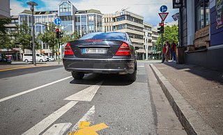 Auch manches Navi führte Autofahrer auf Abwege und verbotenerweise über den gesperrten Jahnplatz. - Sarah Jonek