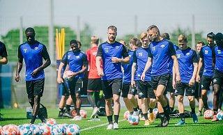 Auch die SCP-Akteure (vorne v. l.) Prince Owusu, Jannis Heuer und Dennis Srbeny müssen sich bis Samstag gedulden, ehe das erste Testspiel ansteht. Die am Freitag geplante Partie gegen Duisburg fällt aus. - Besim Mazhiqi