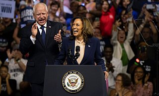Gerade gemeinsam in den US-Wahlkampf gestartet: Kamala Harris und Tim Walz. - Joe Lamberti/AP/dpa