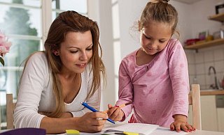 Kindertagespflegepersonen betreuen Kinder in kleinen Gruppen und bieten eine familiennahe Betreuung mit individueller Förderung. - Symbolfoto: Pixabay