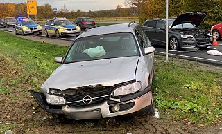 Das Ausweichmanöver des Opel-Fahrers endete im Straßengraben. - Ralph Meyer