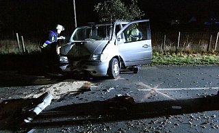 Der Fahrer dieses Autos erlag am Sonntagmorgen seinen Verletzungen. - Andreas Eickhoff