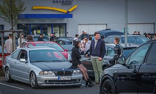Poser- und Flirt-Szene an der Eckendorfer Straße.  - Sarah Jonek