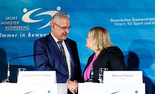 Es gibt noch einiges zu klären zwischen Joachim Herrmann (l) und Nancy Faeser (r). - Matthias Balk/dpa