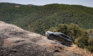 Neben einer besseren Performance soll die neue Cayenne-Generation auch mehr Platz bieten. - Porsche AG/dpa-tmn
