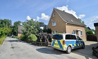 Bereits wenige Stunden, nachdem sie nicht zur vereinbarten Verabredung mit ihrem neuen Lebensgefährten erschienen war, durchsuchte die Polizei das Elternhaus von Marion S. an der Erfurter Straße in Steinhagen. - Wolfgang Wotke