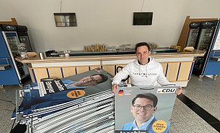 Noch am Wahlabend haben Martin Schuster und seine Mitstreiter von der Bünder CDU viele Wahlplakate mit dem Konterfei des Wahlsiegers Joachim Ebmeyer abgehängt. - Natalie Gottwald