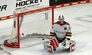 Keeper Dustin Strahlmeier hatte gegen Österreich Pech. - Markus Lenhardt/dpa