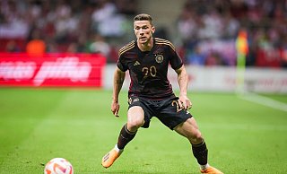 Die EM-Teilnahme als klares Ziel vor Augen: Deutschlands Robin Gosens am Ball. - Christian Charisius/dpa