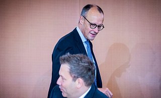 Erst schaltete sich Klingbeil in Debatte ein, dann erklärte sich Merz. - Christoph Soeder/dpa