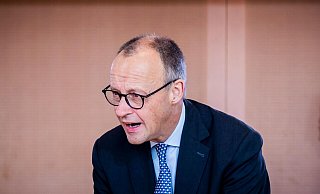 Mit einer Online-Petition richteten sich Tausende gegen Merz und seine «Stadtbild»-Äußerung. (Archivbild) - Christoph Soeder/dpa