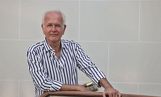 Harald Schmidt glaubt, dass sich Olaf Scholz mit Blick auf seinen Nachfolger Friedrich Merz insgeheim ins Fäustchen lacht (Archivbild). - Oliver Berg/dpa