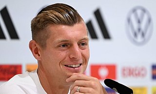 Jamal Musiala und Florian Wirtz müssten das Versprechen, das in ihnen stecke, einlösen, sagt Toni Kroos. - Federico Gambarini/dpa