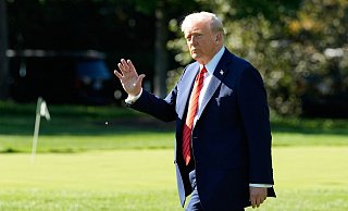 Trump kündigt zusätzliche Zölle für China in Höhe von 100 Prozent an. - Alex Brandon/AP/dpa