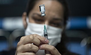 Nicht bei allen Geimpften wird die Ansteckung verhindert, aber die Verläufe werden stark abgeschwächt. - Esteban Felix