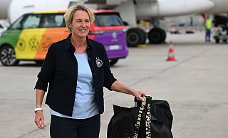 Bundestrainerin Martina Voss-Tecklenburg freut sich auf die WM. - Arne Dedert/dpa