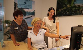 Kerstin Ramhorst-Becker (vorne) und ihre Mitarbeiterinnen Elke Böttger und Sandra Castellammare sind nach wie vor voll motiviert. - Björn Kenter