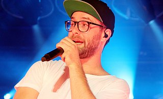 Sänger Mark Forster auf der Bühne des Beverunger Weser-Open-Airs Anfang September 2019. - Burkhard Battran