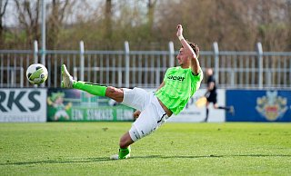 Möchte gern wieder an den Ball: Rödinghausens Offensivspieler Linus Meyer hofft, dass die Saison in der Fußball-Regionalliga noch irgendwie fortgesetzt werden kann. - Noah Wedel