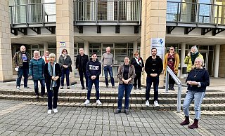 Die Kreistagsfraktion der Grünen: v.l. Maik Babenhauserheide, Pia Wittemeier, Stephanie Brink, Ingeborg Balz, HeikeSchrader, Michael Büker, Berkay Cengiz, Ingo Ellermann, Eva Schulte-Ostermann, Irmgard Pehle, Sascha Steffen, Anna Fleischer, Beate John, Angelika Fleischer. - Bündnis90/Die Grünen