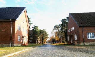 Ab 2026, so die Hoffnung, sollen sich hier die Studenten tummeln. Bis dahin muss auf dem Gelände der ehemaligen Kaserne noch viel passieren. - Throsten Ulonska