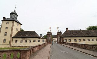 Das Schlossrestaurant bleibt weiterhin geschlossen. Aber gegenüber im Besucherzentrum bekommen die Besucher jetzt Kaffee und Kuchen serviert. - Simone Flörke