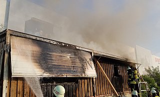 Für die Löscharbeiten mussten alle zufahrtswege gesperrt werden. - Andreas Eickhoff