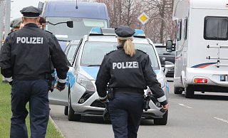 Polizei: "Ein Autokorso setzt die Vorschriften der Straßenverkehrsordnung nicht außer Kraft" - Symbolfoto/picture alliance