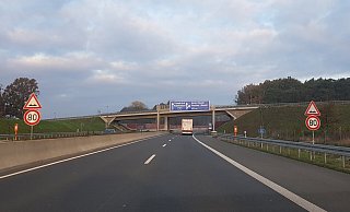 Die Bodenwelle an der A33 vor der Abfahrt Halle-Zentrum in Fahrtrichtung Osnabrück. - Uwe Pollmeier