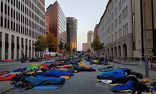 Der "Campingplatz" der Demonstranten vor dem Bundesumweltministerium. - christiane-busche