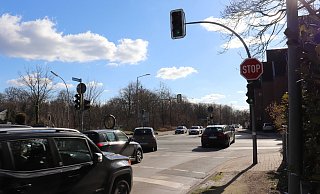 Die Ampel zeigt exakt sieben Sekunden lang grünes Licht für die Verkehrsteilnehmer, die aus der Röttekenstraße kommen. Zu kurz? - Marion Pokorra-Brockschmidt