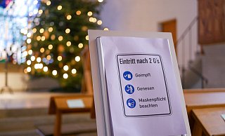 In den evangelischen Kirchen gilt an Heiligabend 2G: Nur Geimpfte und Genesene dürfen an Gottesdiensten drinnen teilnehmen. Für Getestete gibt es Open Air-Angebote und digitale Formate, sodass jede und jeder die Weihnachtsbotschaft empfangen kann. - © Ev. Kirchenkreis Vlotho
