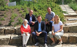 Christa Thöne (v. l.), Ulrich Kros, Rebecca Reineke (v. r.) und Frank Filter unterstützen Rainer Vidal, der in der Ackerbürgerstadt überraschend doch für eine weitere Amtszeit als Bürgermeister kandidiert. - Madita Schellenberg