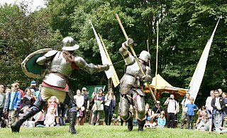 Seit Freitag wird gekämpft, gedudelt und geschlemmt beim großen Bielefelder Sparrenburgfest. - Peter Unger Seit Freitag wird gekämpft, gedudelt und geschlemmt beim großen Bielefelder Sparrenburgfest. - Peter Unger