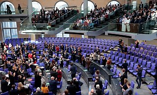 Der Antrag, die Verbrechen an den Jesidinnen und Jesiden als Völkermord anzuerkennen, wurde einstimmig angenommen. - Carsten Koall/dpa