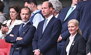 Die Three Lions erhalten in Berlin die Unterstützung von Prinz William (m.). - Marius Becker/dpa