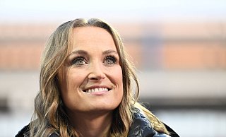 Sky-Moderatorin Nele Ocik hat ihre Wette mit dem SC Paderborn gewonnen. - IMAGO/Zink Sky-Moderatorin Nele Ocik hat ihre Wette mit dem SC Paderborn gewonnen. - IMAGO/Zink