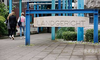 Ein 34-Jähriger aus Rietberg stand wegen mehrerer gewalttätiger Delikte vor dem Landgericht Bielefeld. - Friso Gentsch/dpa Ein 34-Jähriger aus Rietberg stand wegen mehrerer gewalttätiger Delikte vor dem Landgericht Bielefeld. - Friso Gentsch/dpa