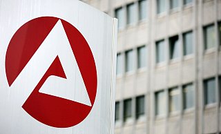 Rund 72.879 Menschen waren im Oktober in OWL arbeitslos. - Oliver Berg/dpa