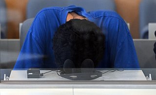 Der Angeklagte Issa Al H. im Gerichtssaal der Oberlandesgerichts. In Solingen soll er im August 2024 drei Menschen erstochen haben. - Federico Gambarini/dpa