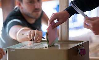 Am 14. September werden in NRW die Kommunal- und Kreisparlamente, die Bürgermeister und Landräte gewählt. Im Kreis Höxter gibt es 26 Kandidaten und Kandidaten für die Rathäuser sowie vier für das Kreishaus. - Federico Gambarini/dpa Am 14. September werden in NRW die Kommunal- und Kreisparlamente, die Bürgermeister und Landräte gewählt. Im Kreis Höxter gibt es 26 Kandidaten und Kandidaten für die Rathäuser sowie vier für das Kreishaus. - Federico Gambarini/dpa