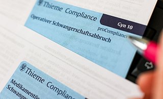Gesetzlich streng geregelt: Auf diesem Symbolbild sind Formulare für einen Schwangerschaftsabbruch zu sehen. - Jan Woitas/dpa Gesetzlich streng geregelt: Auf diesem Symbolbild sind Formulare für einen Schwangerschaftsabbruch zu sehen. - Jan Woitas/dpa