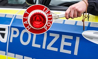 Die Polizei konnte den jungen Fahranfänger schließlich in Rheda-Wiedenbrück im Kreis Gütersloh stoppen. - Jan Woitas/dpa