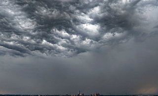 Regenschirm eingepackt? In dieser Woche wird es regenerisch in OWL. - Christoph Reichwein/dpa