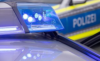 Zwei Unfälle auf der A2 bei Oelde führten zu einer Vollsperrung und erheblichen Verkehrsbehinderungen. - Daniel Karmann/dpa Zwei Unfälle auf der A2 bei Oelde führten zu einer Vollsperrung und erheblichen Verkehrsbehinderungen. - Daniel Karmann/dpa