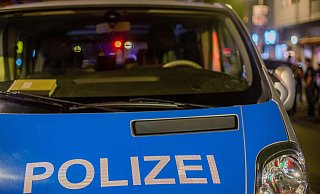 Die Polizei Gütersloh sucht nach einem Betrüger, der eine Frau um viel Geld gebracht hat. - Fernando Gutierrez-Juarez/dpa-Ze