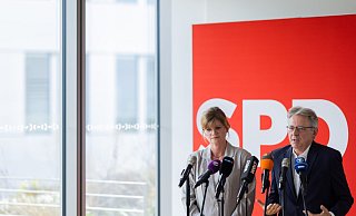 Sarah Philipp und Achim Post, Vorsitzende der nordrhein-westfälischen SPD. - Rolf Vennenbernd/dpa